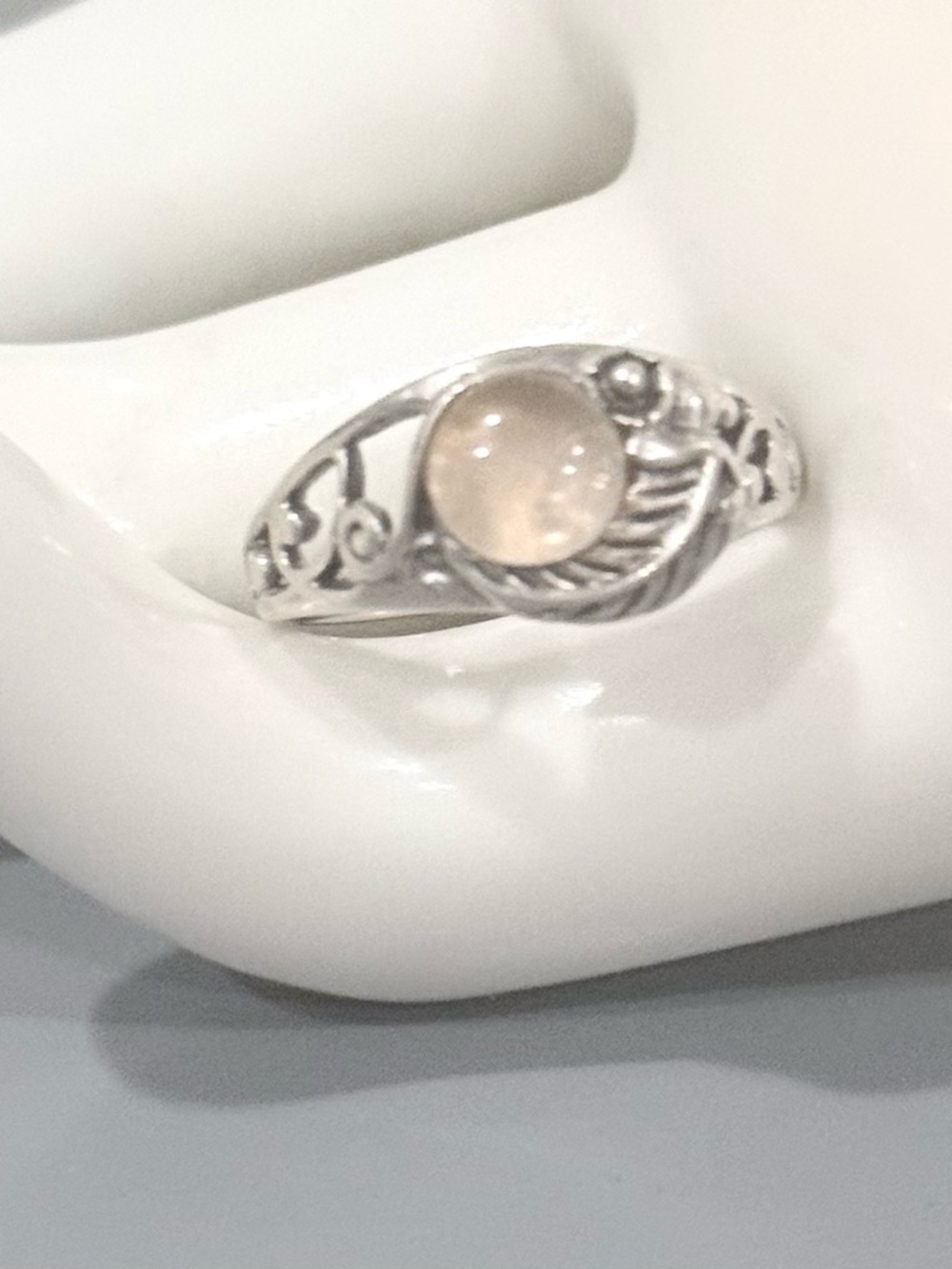 Vintage Southwestern Sterling Silver Moonstone Ornate Feather Ring